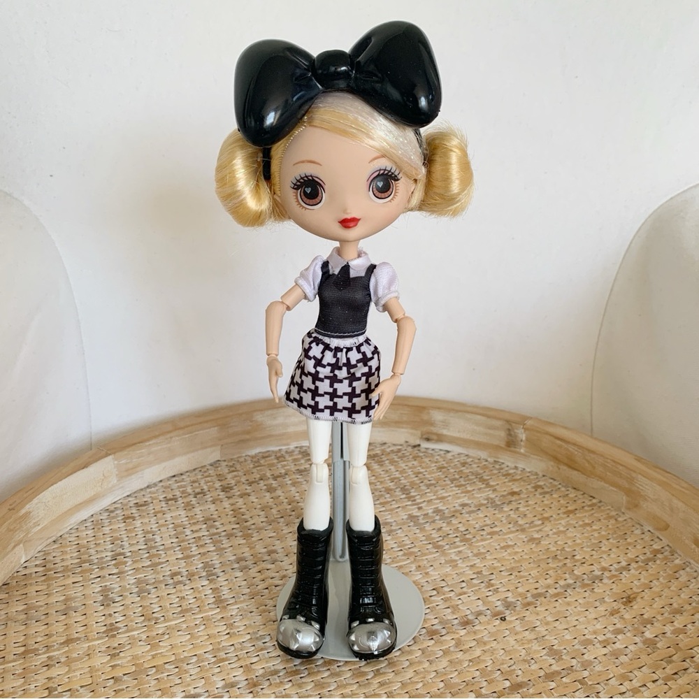 Mattel Gwen Stefani Collector L.A.M.B Kuu Kuu Harajuku G Stage Outfit Doll